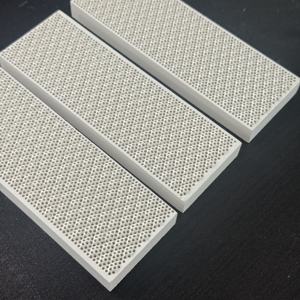 Endüstriyel kullanım için yüksek sıcaklık dayanımı dikdörtgen kızılötesi petek seramik tabak seramik parçaları - Product Image 1