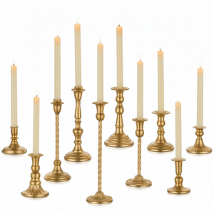 Juego de tres candelabros de metal con alturas escalonadas y diseño a juego perfecto para decoración de mantos o eventos de bodas - Product Image 1