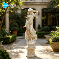 Sculpture de femme en marbre blanc faite à la main avec base en coquille, design moderne, statue de jardin