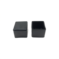 Embout de protection carré flexible en PVC pour tube carré, modèle GF-84, marque GOFAI, pour cadre métallique de meuble ou support.