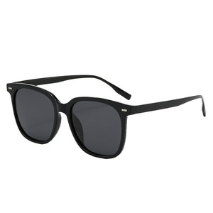 Suanshades 2024 logotipo personalizado polarizado UV400 gafas de sol cuadradas clásicas marcos de aviación para hombres mujeres PC Tac Accesorios de playa - Product Image 1