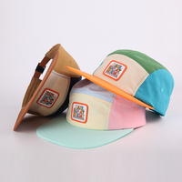 Casquette de camping 5 panneaux à visière plate, personnalisable avec logo, en nylon color block, séchage rapide, imperméable, respirante et légère, pour activités de plein air et sport
