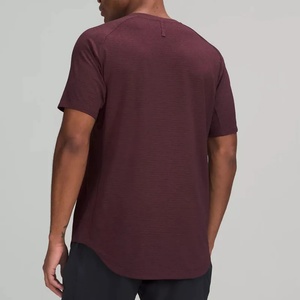 T-shirt Homme Personnalisé en Polyester/Coton Respirant à Séchage Rapide pour la Course à Pied, Coupe Classique Légère – Vente en Gros - Product Image 5