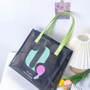 Sac fourre-tout tendance en PVC et PU, imperméable, pour femme, sac à bandoulière durable, sac de yoga avec logo imprimé - Product Image 1