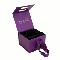 Boîte cadeau personnalisée violette à couvercle magnétique avec poignées en ruban de satin et intérieur doublé de satin pour expédition de cadeaux Fournisseur
