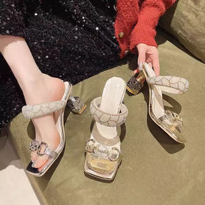 Vente en gros directe d'usine, grandes <span class=keywords><strong>pantoufles</strong></span>, <span class=keywords><strong>pantoufles</strong></span> à bout carré, <span class=keywords><strong>pantoufles</strong></span> de haute qualité pour femmes, <span class=keywords><strong>pantoufles</strong></span> à talons hauts - Product Image 1