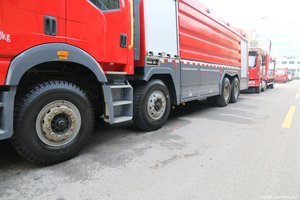 <span class=keywords><strong>Camion</strong></span> de Pompiers en Promotion : Dimensions Standard, Capacité 10 000 Litres, <span class=keywords><strong>Camion</strong></span> de Secours Multifonctionnel – Prix Afrique du Sud - Product Image 4