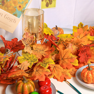 Guirlande de feuilles d'érable artificielles en soie, décoration extérieure pour la maison, style naturel pour l'automne et Halloween - Product Image 2