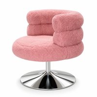 Fauteuil d'appoint pivotant Nordic Boucle en velours Teddy couleur ivoire champagne et rose blush avec base sur piétement chromé argenté