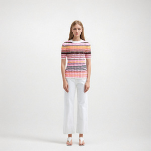 เสื้อสเวตเตอร์ถักแขนสั้นคอกลมสำหรับผู้หญิง ลายทางหลากสี เสื้อถักลายริบ ขายส่งเสื้อผ้าลำลองสำหรับผู้หญิงใส่ในฤดูร้อน - Product Image 2