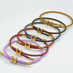 กำไลสแตนเลสถักรูปตัว H กำไลข้อมืออินเทรนด์กันน้ำปรับได้สำหรับเป็นของขวัญสำหรับทุกเพศ - Product Image 2