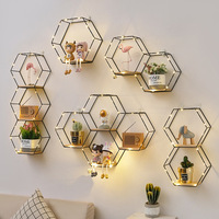Nordischer Stil Metall-Wandregal Wohnzimmer Schlafzimmer Bohrerfreie Installation Wohndekor Sechseckiges Aufbewahrungsregal