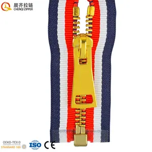 CHENQI Logo kustom pabrik ritsleting 5 # emas Y gigi logam ritsleting ujung terbuka merah dan putih pita garis ritsleting logam untuk celana