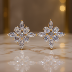 Boucles d'oreilles clous fleuris luxueuses plaquées or blanc, avec cristaux et strass, bijoux de mariage romantiques pour femme, sertissage fermoir or 18 carats - Product Image 2