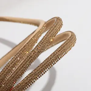 Accessori decorativi del materiale della scarpa del taglio della corda del tubo di strass di cristallo di vendita caldo