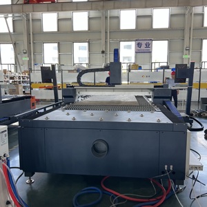Machine de découpe laser à fibre industrielle Utools pour plaques et tubes métalliques - Product Image 2