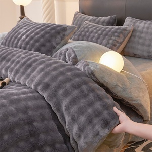 Set Quattro Pezzi <span class=keywords><strong>in</strong></span> Velluto a Bolle Patchwork Ispessito, Copripiumino Caldo Invernale <span class=keywords><strong>in</strong></span> Pile, Lenzuolo <span class=keywords><strong>in</strong></span> <span class=keywords><strong>Flanella</strong></span> con Motivo a Fiocchi di Neve, Personalizzabile al 100% - Product Image 3