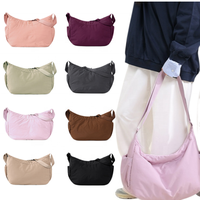 Tas Selempang Bahu Nylon Kapasitas Besar, Berlapis Padded, Ritsleting, Tali Tunggal, dengan Kantong Elastis di Samping