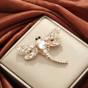 Broche de aleación de libélula con incrustaciones de cristal para ropa formal de mujer, joyería de regalo - Product Image 1