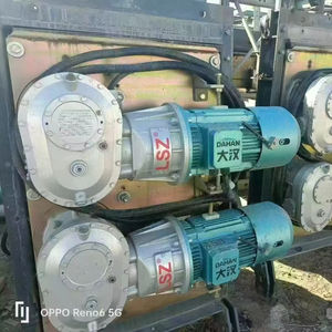 Lift konstruksi SC200/200 tangan kedua dengan Motor dan kotak gir kerekan penumpang bekas - Product Image 4