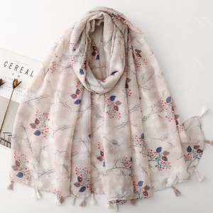 Nuevas bufandas elegantes con estampado floral, sensación de algodón, para mujer, de verano, suaves, delgadas, de viscosa, estampadas, con borlas. - Product Image 1