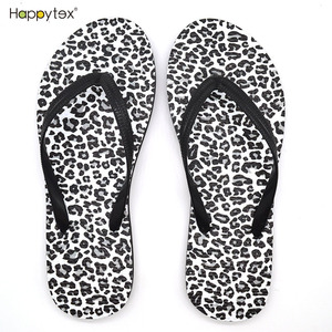 <span class=keywords><strong>Chanclas</strong></span> con estampado personalizado de fábrica para <span class=keywords><strong>hombre</strong></span>, Color sólido, PVC, impermeable, informal, suave, de alta tecnología - Product Image 1