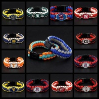Gelang Paracord Warna-warni Grosir, Gelang Tali Kepang Berliontin Logam Bulat Pola Kustom untuk Hadiah Pria Wanita