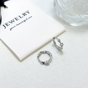 Boucles d'oreilles créoles en cuivre pour femmes, 1 pièce, à prix abordable, de forme irrégulière, torsadées, carrées et rondes, style Huggie, bijoux fantaisie pour le quotidien et les vacances - Product Image 6