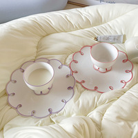 Assiette de service ronde en porcelaine creuse de style Ins, design minimaliste moderne et simple, assiette à dessert pour le petit-déjeuner à la maison, fabricant d'assiettes à gâteaux