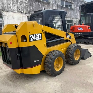 Chargeuse sur chenilles compacte CAT246d, équipement de construction haute performance avec moteur puissant et système hydraulique polyvalent - Product Image 4