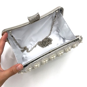 Nuova Pochette da Sera Personalizzata per Donna con Perle e Strass, Borsa Versatile per Matrimoni dal Design Leggero - Product Image 6