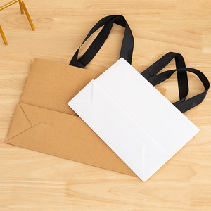 Notizie semplice borsa regalo di compleanno per abbigliamento sacchetto di carta filo corda imballaggio all'ingrosso - Product Image 4