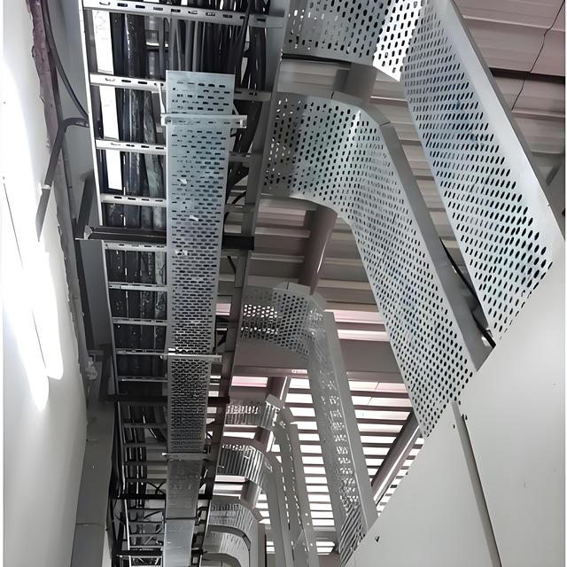 GI Perforated Cable Trunking Supplier – Ventilated Steel Tray with Cover for Indoor Network & Power Cable Routing