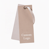 Étiquettes suspendues en papier personnalisées avec logo OEM, haut de gamme, neutres, pour vêtements et chaussures pour hommes et femmes, anti-contrefaçon, sur mesure