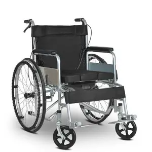 带马桶水桶的手动轮椅供老人和残疾人使用