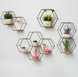 Bán Hot New Thiết Kế Kim Loại Bằng Gỗ Hình Lục Giác Nổi Kệ Hollow Trang Trí Sắt Hình Lục Giác Tường Kệ Cho Trang Trí Và Lưu Trữ - Product Image 2