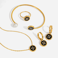 Parure de bijoux émaillés noir et blanc pour femme, en acier inoxydable plaqué or 18 carats, avec bouton émaillé, perle CZ, bracelet ouvert, collier et bague