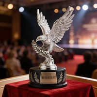 Trophée Aigle d'Argent avec Branche d'Olivier, Récompense Personnalisée Gravée pour le Sport et les Performances, Résine de Haute Qualité