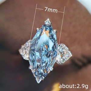 Anello Elegante a Forma di Cuore Scintillante, Gioiello da Sposa, Anello Statement per Donne - Product Image 2
