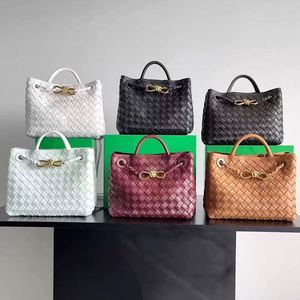 2026 Fashion New Texture Woven Tote Bag Niche Large-capacity Handheld Shoulder Bag Light Luxury Leisure Hundred Women's Bags - Product Image 5