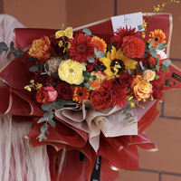 Papier d'emballage de bouquet imperméable de style coréen impression de lignes colorées de bordure dorée sous-transparente pour roses vierge enduite de PVC
