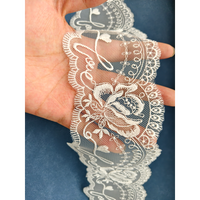 Échantillon disponible Tissu en polyester 100% tricoté à fines rayures brodées transparentes personnalisable pour vêtements de nuit de mariage et textile de maison