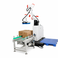 Robot de palettisation de cartons, hauteur 2400 mm, avec ventouses, pour l'emballage industriel des produits alimentaires, des boissons, des produits chimiques et des matériaux, équipé d'un bras robotisé.