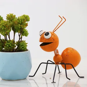 Arte de Metal para decoración de jardín, escultura colgante de pared con Animal de hormiga, adorno de césped, saltamontes