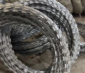 Alambre de púas Concertina de acero inoxidable premium, rollo de alambre de púas anti-corte para cercas de fábrica - Product Image 1