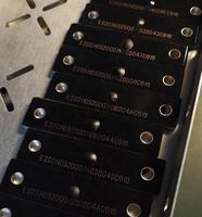 Etiqueta de almacén UHF RFID en metal en estantería puede imprimir número de código QR para posición de ubicación