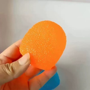 Jouet anti-stress en caoutchouc Needoh en forme de flocon de neige à la maltose - Product Image 5
