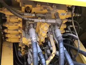 Excavadora Komatsu PC200 Usada en Buen Estado, Motor Cummins, 29 Toneladas de Peso Operativo, Capacidad de Cucharón de 1.7m, Sin Fugas de Aceite, Limpia - Product Image 6