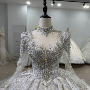 Robe de mariée moderne XS186, style robe de bal, traîne chapelle, dentelle, fleurs, cristal, col haut - Product Image 5