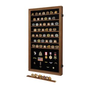 Vitrine de présentation verrouillable en bois de noyer avec fond mural pour pièces de monnaie, badges et insignes - Product Image 1